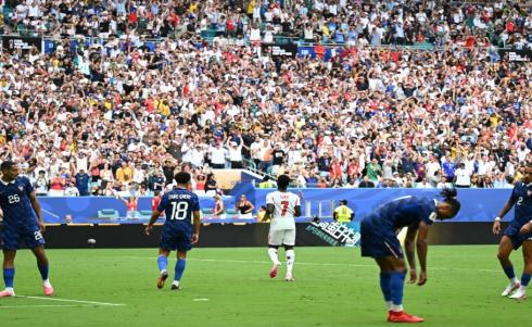 رحة بوكايو ساكا بعد هز شباك فرنسا في مباراة المركز الثالث. (أ ف ب).jpeg