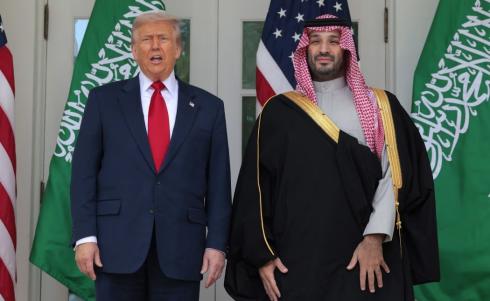 الرئيس ترامب مع ولي العهد السعودي الأمير محمد بن سلمان في البيت الأبيض في نوفمبر.jpg
