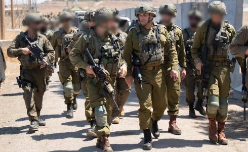رئيس الأركان أجرى اليوم جولة ميدانية برفقة قادة بالجيش في جنوب #سوريا ...jpg