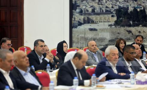 الرئيس محمود عباس، خلال ترؤسه أعمال الدورة الأولى للمجلس الثوري