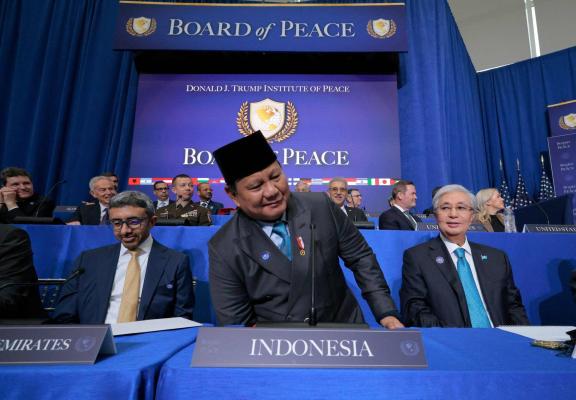 الرئيس الإندونيسي خلال اجتماع «مجلس السلام» في واشنطن الخميس (أ.ف.ب).jpeg