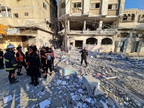 لحظة تدمير طائرات الاحتلال مقر البنك الوطني في خان يونس