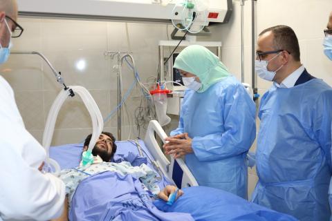 حمد تزور الجرحى