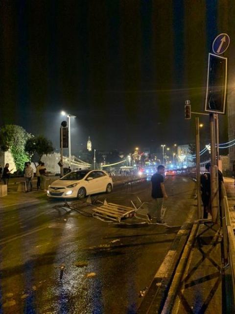 قوات الاحتلال تقمع المواطنين المقدسيين في منطقة باب العامود بالقدس المحتلة