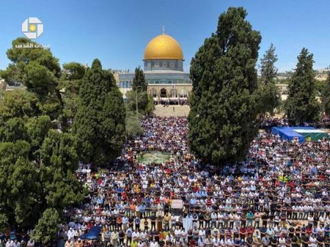 أكثر من 70 ألفًا يؤدون صلاة الجمعة الأخيرة من رمضان في الأقصى
