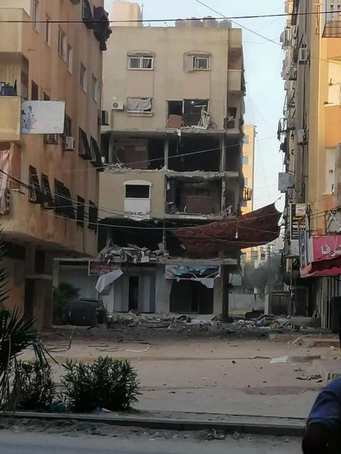 استهداف طائرات الاحتلال لبناية الروضة في تل الهوا جنوب مدينة غزة