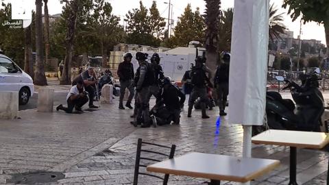 لحظة اعتقال قوات الاحتلال لشاب من حي المصرارة في القدس