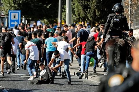 قوات الاحتلال تعتدي على المواطنين في القدس  قبيل وصول مسيرة الأعلام 4