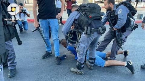 اعتقال شاب من محيط باب العامود بالقدس المحتلة بعد الاعتداء عليه بالضرب