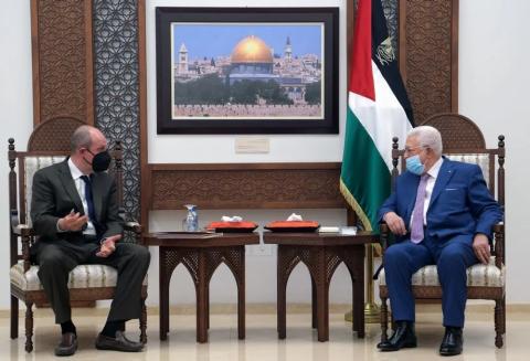 AFP الرئيس محمود عباس  (أبومازن) يلتقي بالمبعوث الأمريكي للشؤون الإسرائيلية الفلسطينية هادي عمرو ، رام الله
