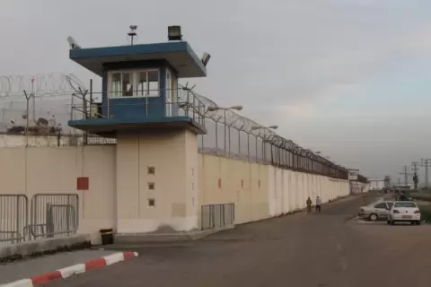 أسوار سجن النقب