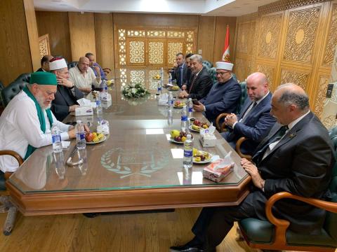 الهباش يطلع قيادات دينية وسياسية مصرية على تطورات الأوضاع في مدينة القدس