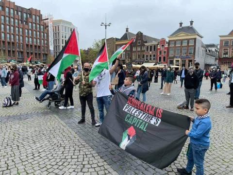 وقفة جماهيرية حاشدة تضامنا مع الشعب الفلسطيني في مدينة -خرونغن- في هولندا 1