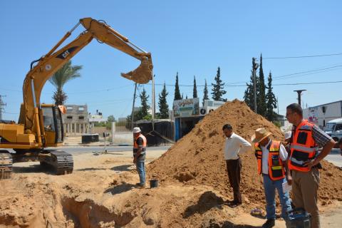 البدء بتنفيذ مشروع " انشاء شبكة صرف صحي في الحي الأوروبي بالفخاري شرق خانيونس