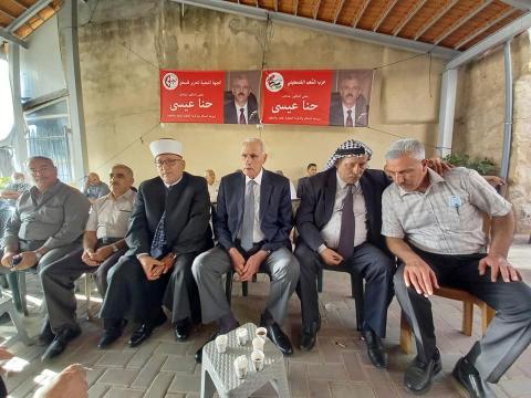 عزمي الشيوخي يقدم واجب التعازي بوفاة المناضل حنا عيسى ووفاة سهى جرار ابنة المناضلة خالده جرار على راس وفد من الخليل