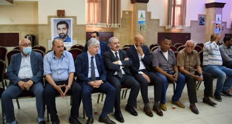   اشتية يقدم واجب العزاء بوفاة أحمد جبريل