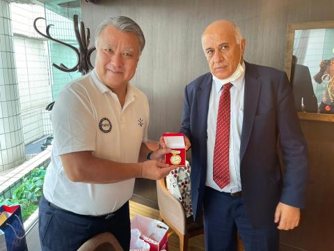 الرجوب ورئيس الاتحاد الياباني (2)