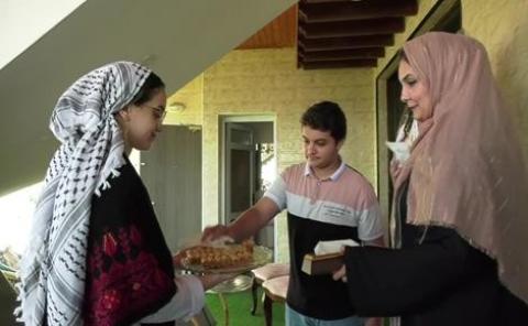 منة الله من غزة تحصل على 99.7% في التوجيهي