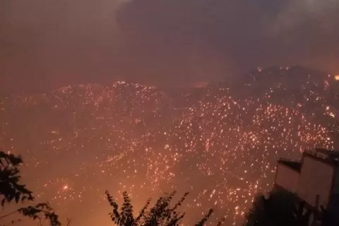 حرائق الغابات في تيزي وزو وصفت بغير المسبوقة بالولاية (مواقع التواصل)
