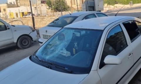 تحطيم زجاج عدد من مركبات المواطنين