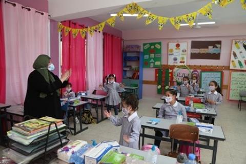 الطلاب اللاجئون يشاركون في المدرسة الصيفية للأونروا