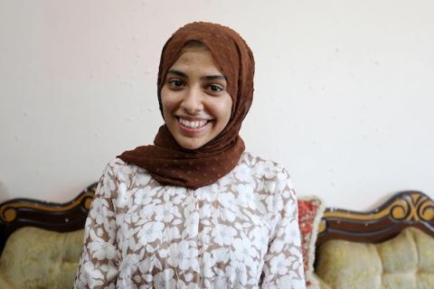  طالبة الثانوية العامة غيداء راضي 99.4٪ تحتفل مع عائلتها 