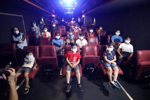 باص يتحول إلى سينما متنقلة تجوب غزة 4