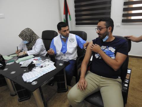 غزة: المواصلات تنفذ حملة تطعيم لقاح كورونا لموظفيها