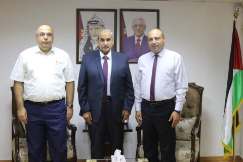 وزير الأشغال العامة يستقبل وفدا من جامعة الاسراء 