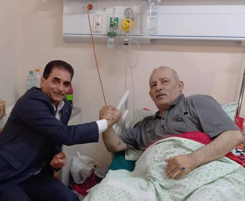  التميمي وسليم البرديني ووليد عساف يهاتفون القيادي عزمي الشيوخي للاطمئنان على سلامته