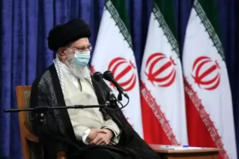 المرشد الايراني الاعلى علي خامنئي خلال لقائه رياضيين ايرانيين في طهران في 18 ايلول سبتمبر 2021