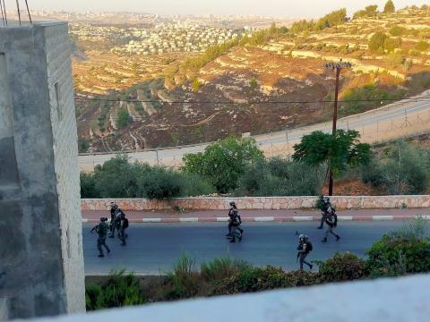 قوات الاحتلال تعتقل الشقيقين أحمد وصالح ديوان من بلدة بيت اجزا  شمال غربي مدينة القدس