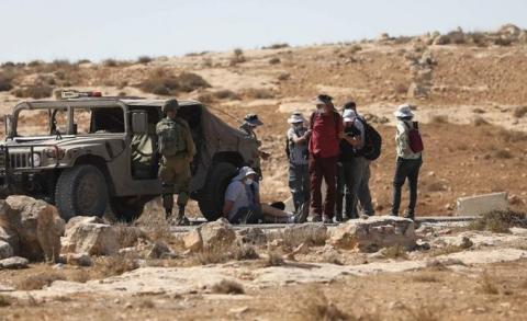 الجيش الإسرائيلي يقمع مسيرة نظمها نشطاء فلسطينيين وأجانب، ضد الاستيطان وقطع امدادات المياه على القرى الفلسطينية في الخليل