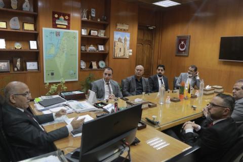 بلدية غزة تبحث مع شركة الاتصالات تعزيز التعاون المشترك
