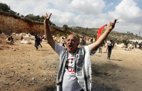    مواجهات بين المتظاهرين الفلسطينيين وقوات الاحتلال الإسرائيلي ضد توسع الاستيطان في بيتا