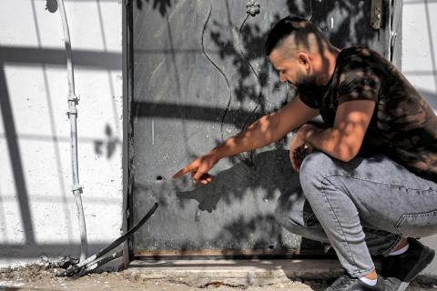 صور من المنزل الذي أعيد منه اعتقال أسرى نفق الحرية أيهم كممجي ومناضل انفيعات فجرًا في الحارة الشرقية من جنين .. تصوير.. الفرنسية 7