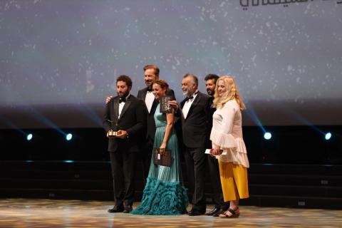 فيلم ريش للمخرج عمر الزهيري يفوز بـجائزة نجمة الجونة لأفضل فيلم عربي روائي طويل في مهرجان الجونة السينمائي