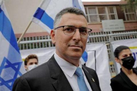 وزير العدل الإسرائيلي جدعون ساعر في تل أبيب بصورة من أرشيف رويترز