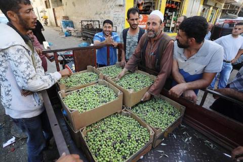 سوق خانيونس المركزي جنوبي قطاع غزة