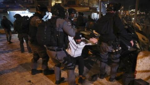 مواجهات في احياء القدس واعتقال شابين    