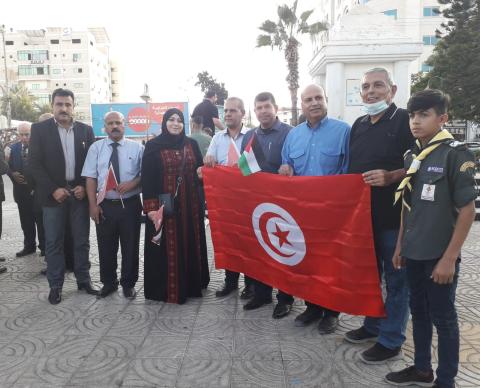 التجمع الفلسطيني للوطن و الشتات يشارك جمعية الأخوة الفلسطينية التونسية في وقفة خرجة العلم التونسي 6
