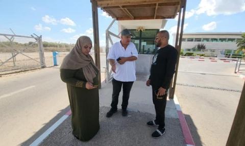 الأسيرة المحررة نسرين أبو كميل حسن في المعبر