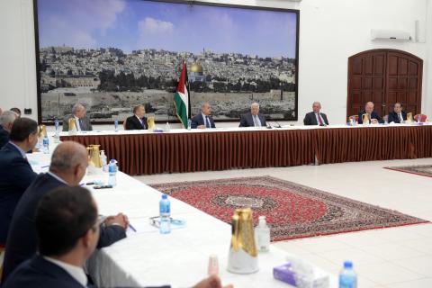الرئيس محمود عباس يستقبل وفدا من القطاع الخاص وسيدات ورجال الأعمال الفلسطينيين.JPG