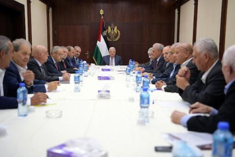 الرئيس محمود عباس خلال ترؤسه اجتماع اللجنة التنفيذية لمنظمة التحرير الفلسطينية