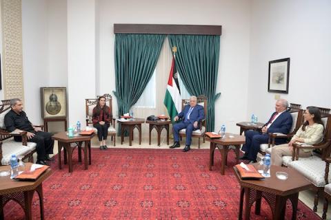 أبومازن يستقبل نقيب المهندسين الفلسطينيين المهندسة نادية حبش