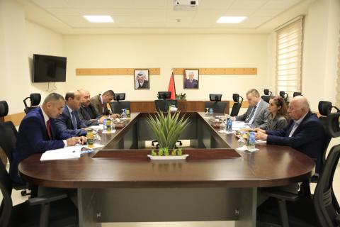 رئيس ديوان الموظفين العام يجتمع بنقيب المهندسين