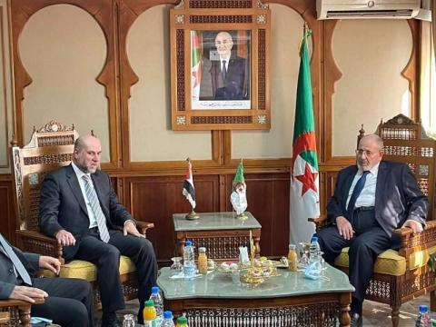 الهباش يطلع رئيس المجلس الإسلامي الأعلى في الجزائر على الأوضاع في فلسطين