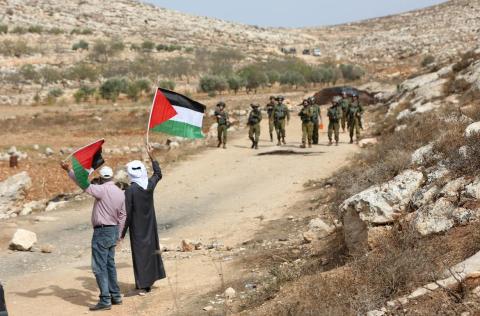 مواجهات بين الشبان وجنود الاحتلال خلال مسيرة في قرية بيت دجن شرق نابلس(2)