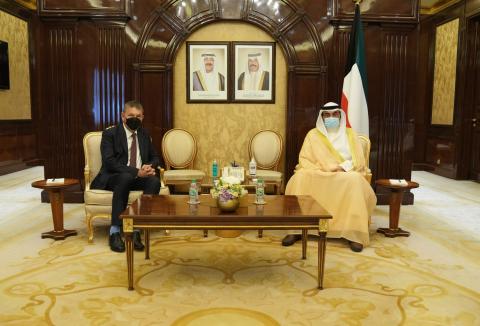 المفوض العام للأونروا فيليب لازاريني يجتمع مع سمو رئيس مجلس الوزراء الكويتي صباح الخالد الحمد الصباح في قصر بيان