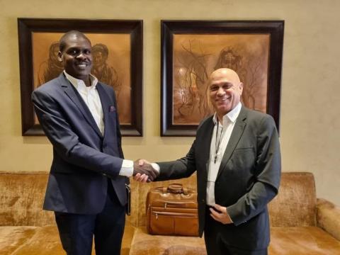 لقاء علني بين وزير التعاون الإقليمي الإسرائيلي عيساوي فريج ووزير العدل السوداني نصر الدين عبد الباري في أبوظبي